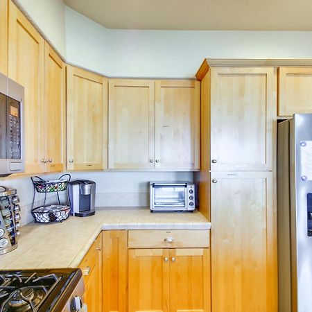Quiet Waterfront Escape With Hot Tub And Beach Access! Gold Beach Bagian luar foto