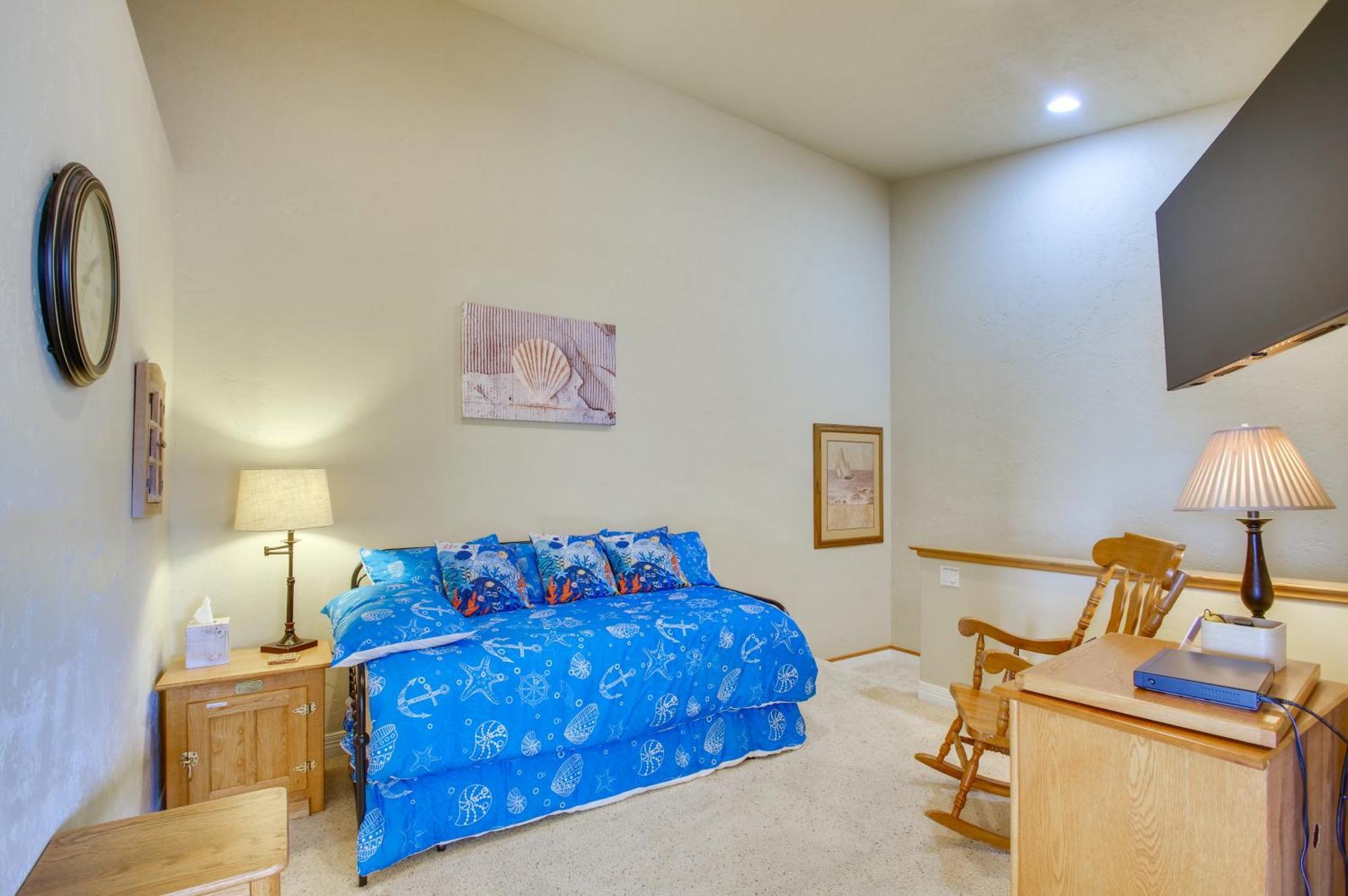 Quiet Waterfront Escape With Hot Tub And Beach Access! Gold Beach Bagian luar foto