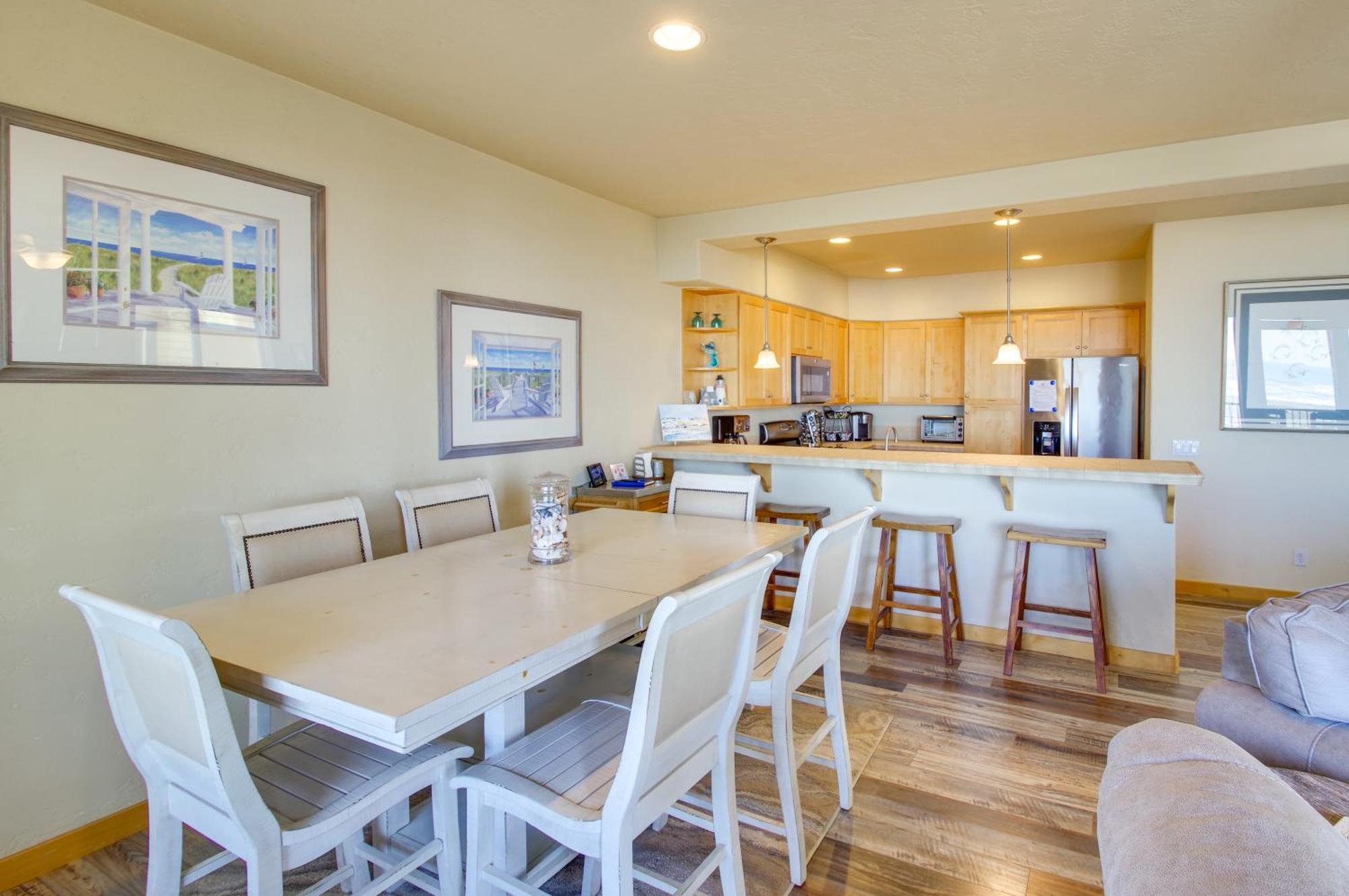 Quiet Waterfront Escape With Hot Tub And Beach Access! Gold Beach Bagian luar foto