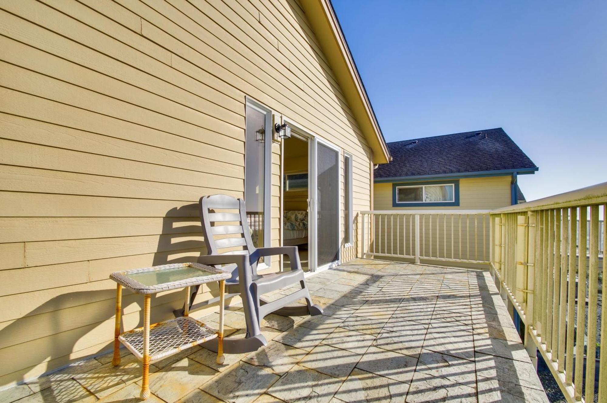 Quiet Waterfront Escape With Hot Tub And Beach Access! Gold Beach Bagian luar foto