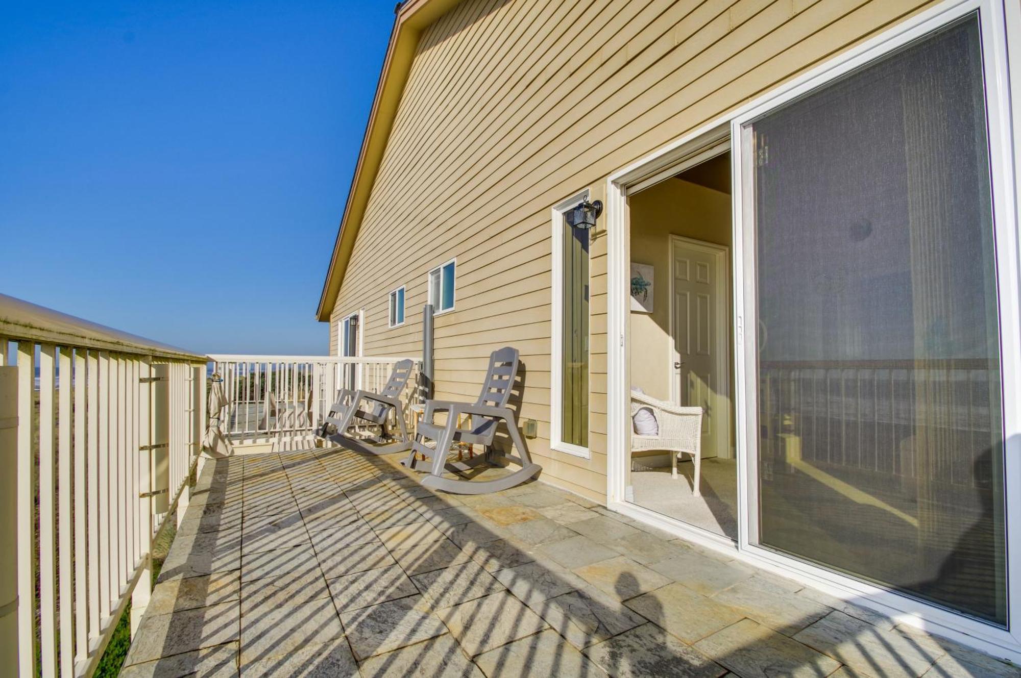 Quiet Waterfront Escape With Hot Tub And Beach Access! Gold Beach Bagian luar foto
