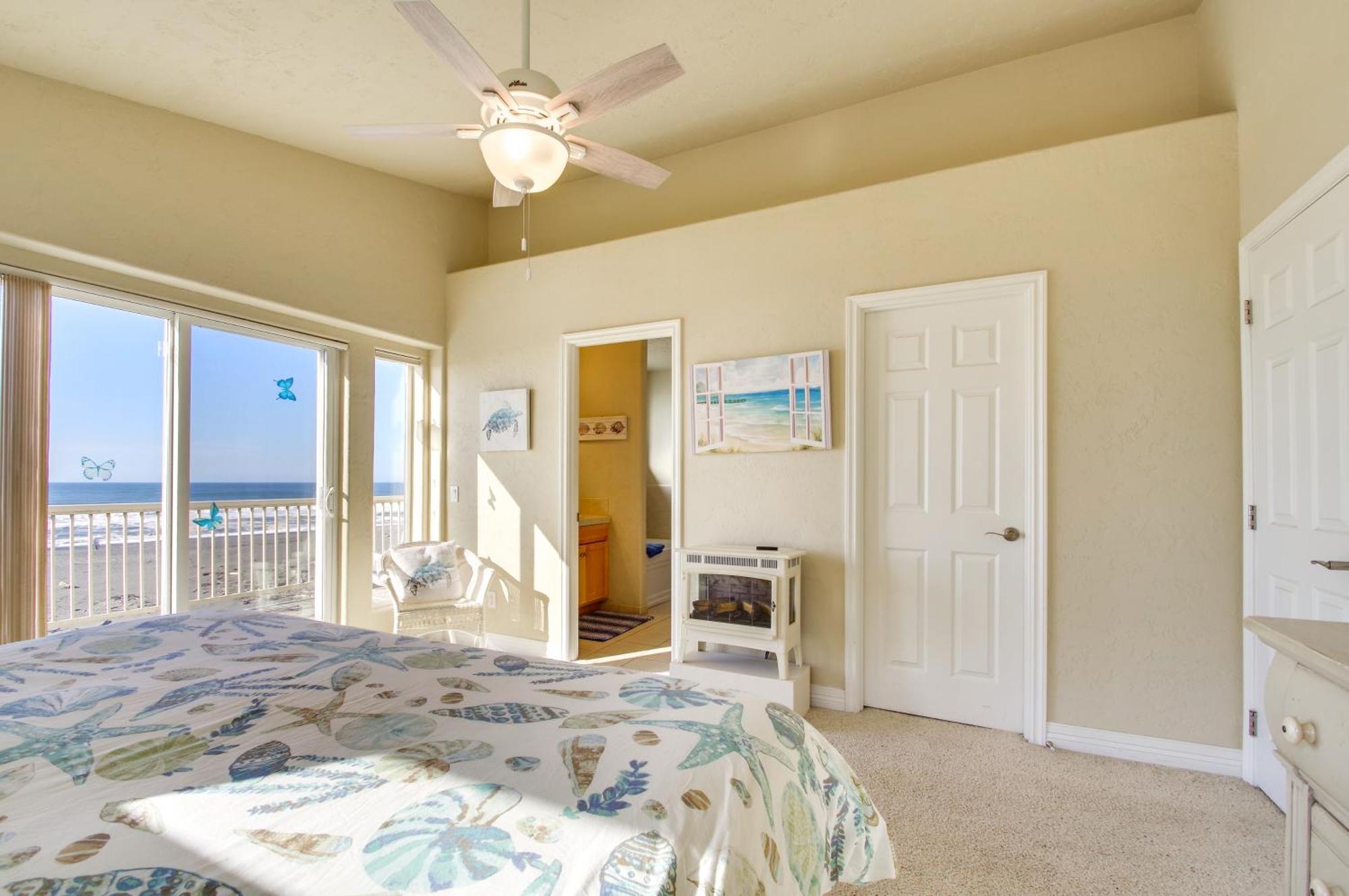 Quiet Waterfront Escape With Hot Tub And Beach Access! Gold Beach Bagian luar foto