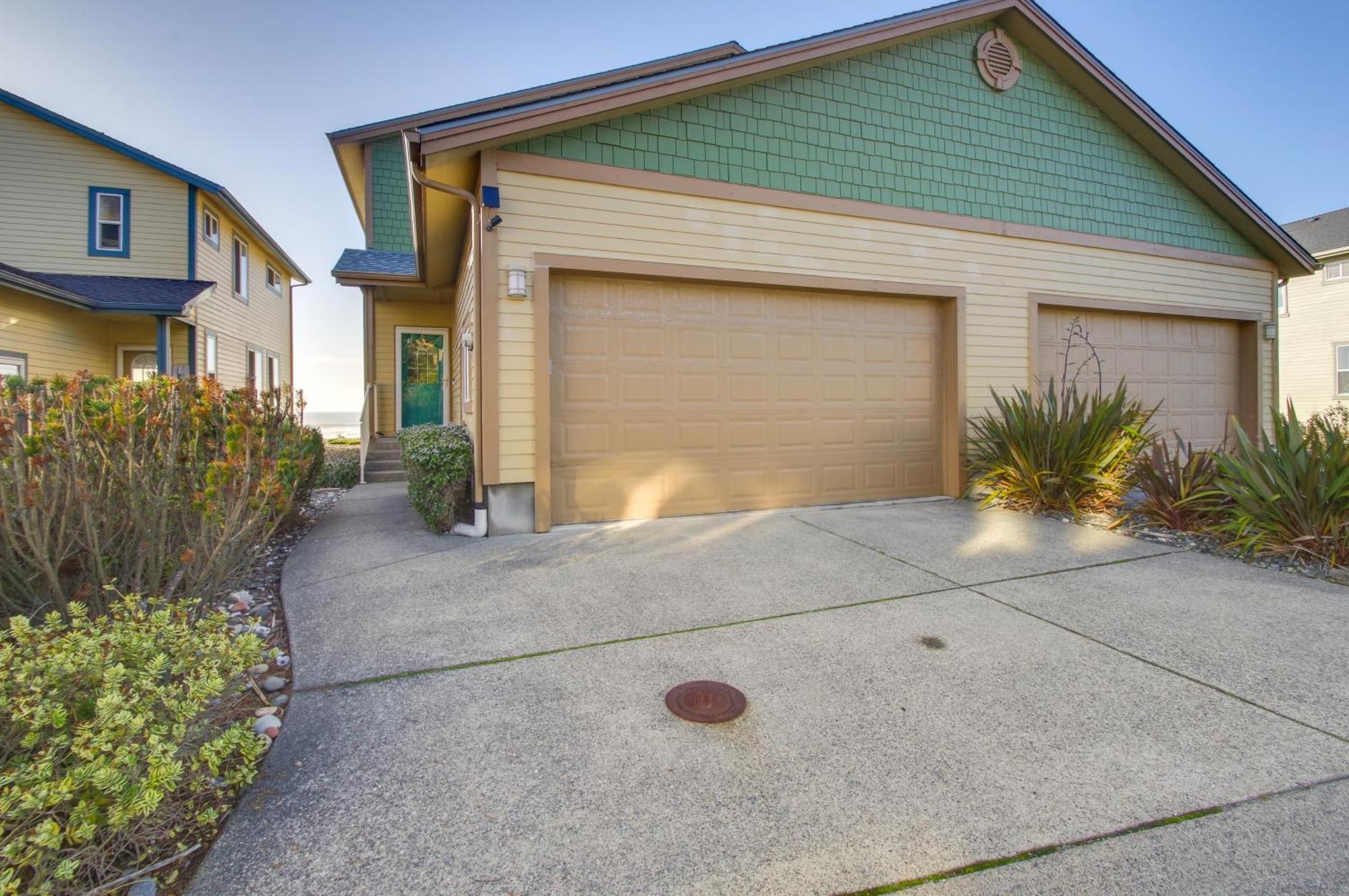 Quiet Waterfront Escape With Hot Tub And Beach Access! Gold Beach Bagian luar foto